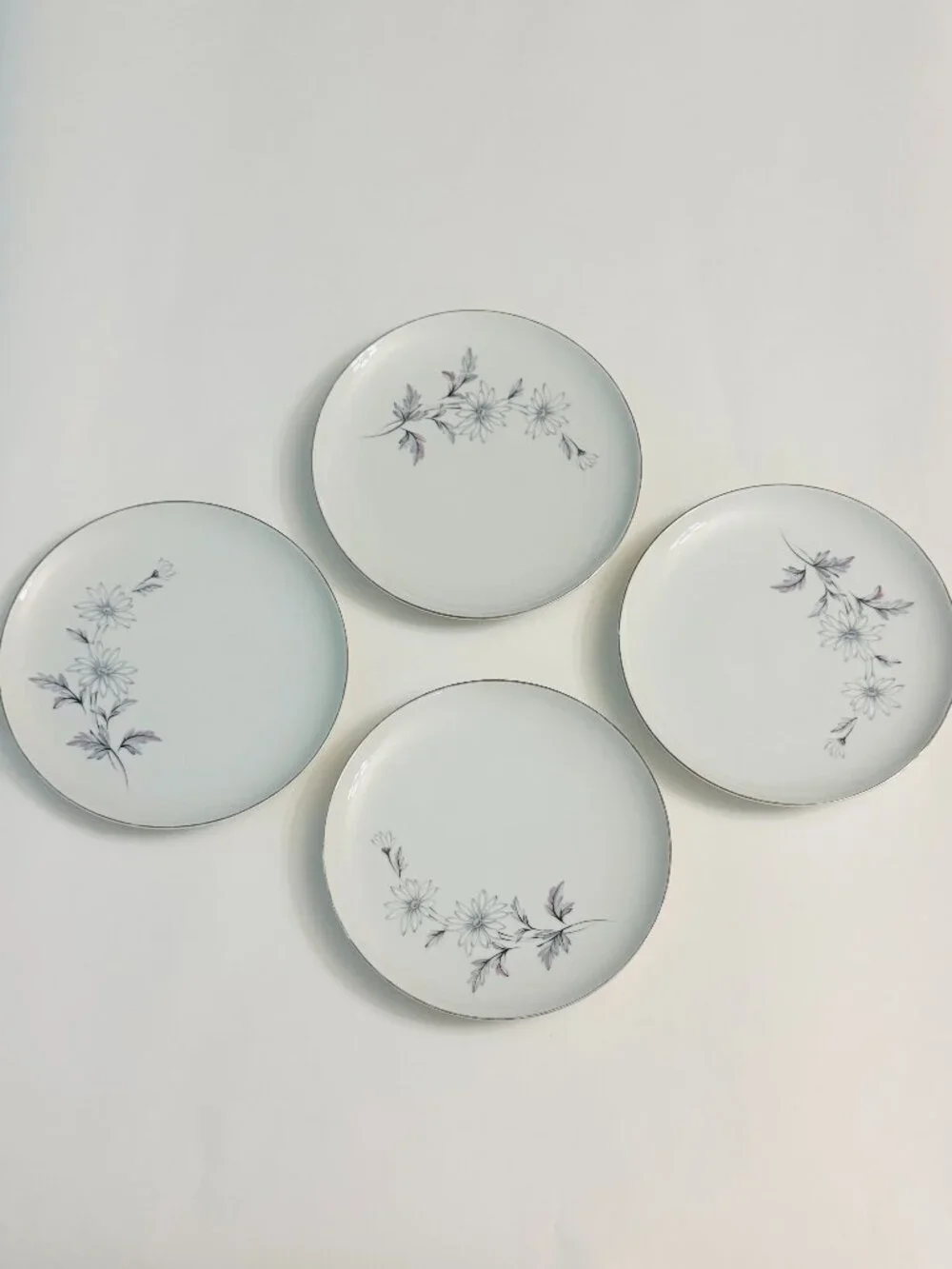 Crown Jewel Fine China Dinner Plates Daisy Floral Silver Trim Vintage Set of 4